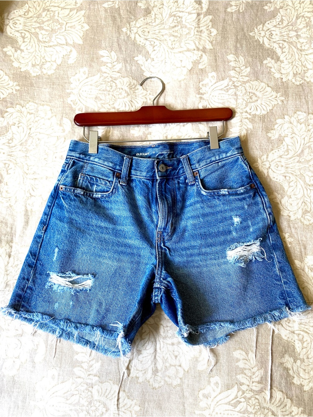 Old Navy High Rise Slouchy Straight Medium Wash Distressed Jean Shorts Size 2